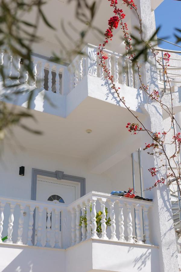 Vila Unique Aparthotel Ksamil Esterno foto