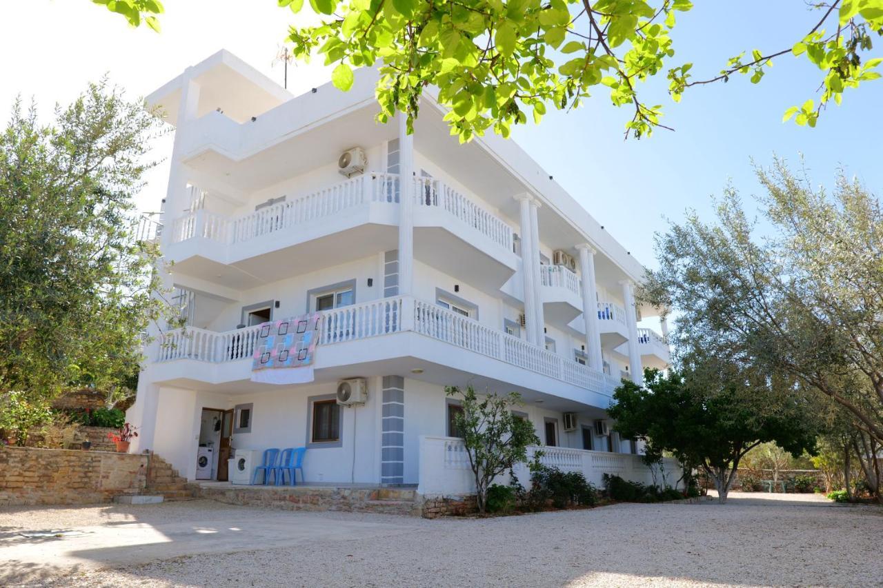 Vila Unique Aparthotel Ksamil Esterno foto