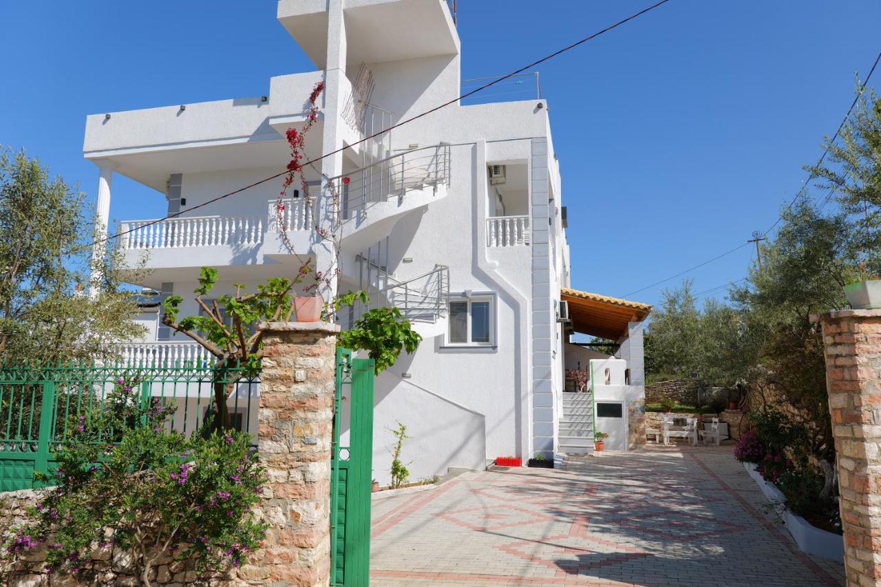 Vila Unique Aparthotel Ksamil Esterno foto