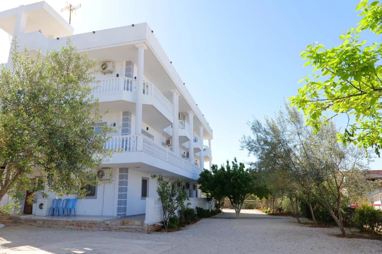 Vila Unique Aparthotel Ksamil Esterno foto