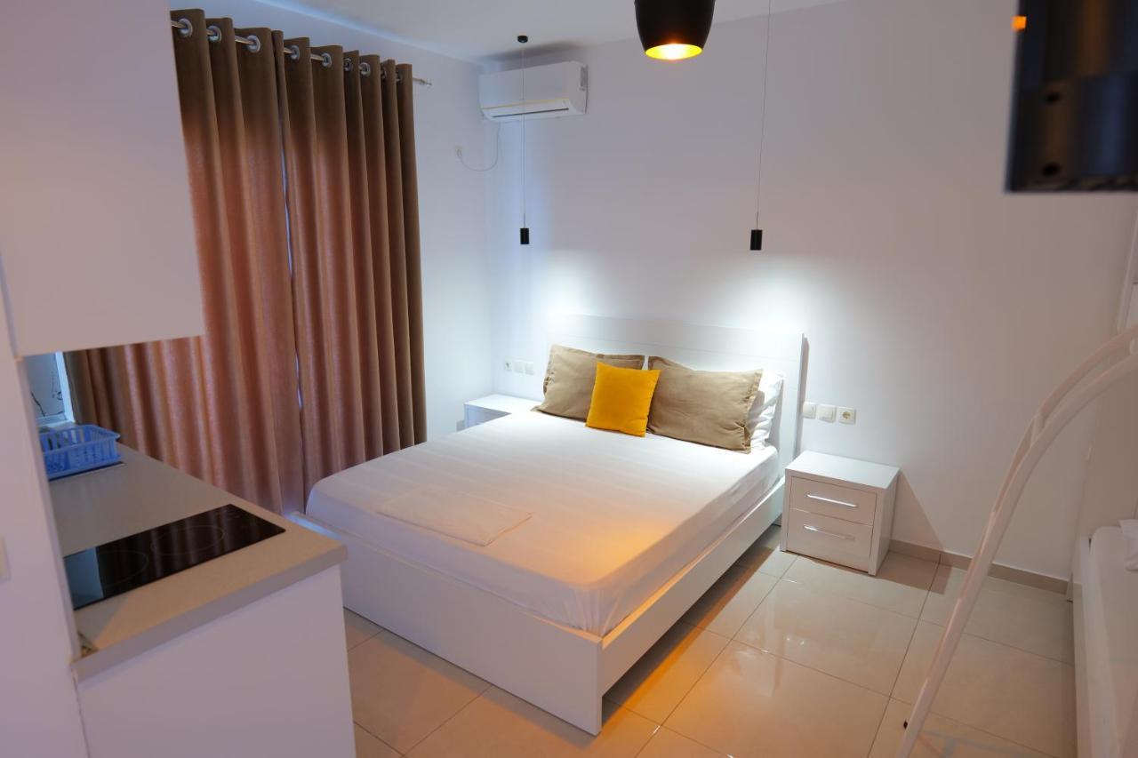Vila Unique Aparthotel Ksamil Esterno foto