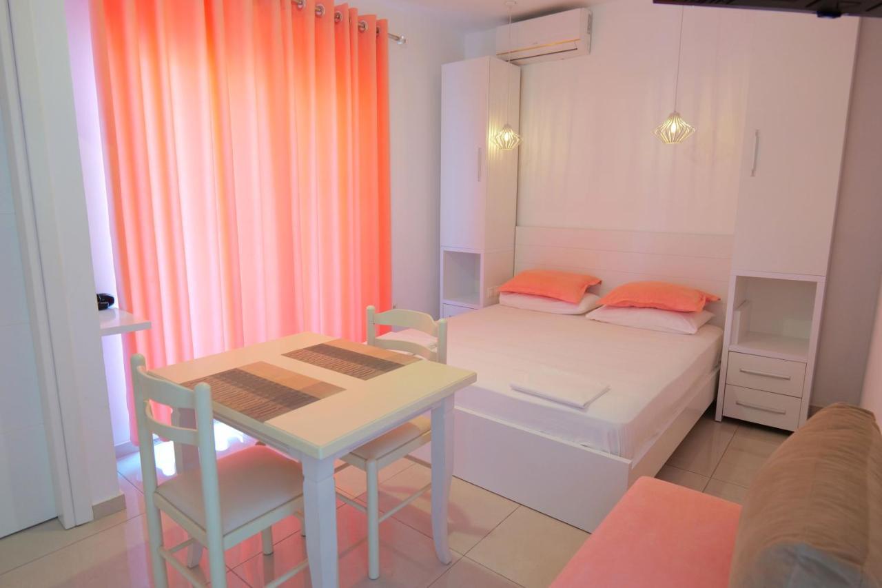 Vila Unique Aparthotel Ksamil Esterno foto