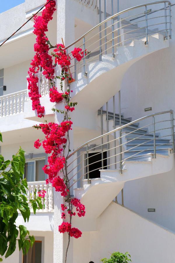 Vila Unique Aparthotel Ksamil Esterno foto